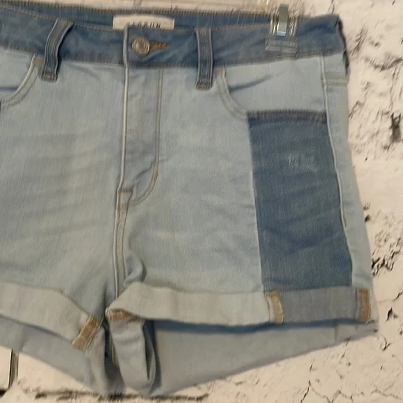 Pacsun super stretch two tone shortie Jean shorts - Picture 3 of 5